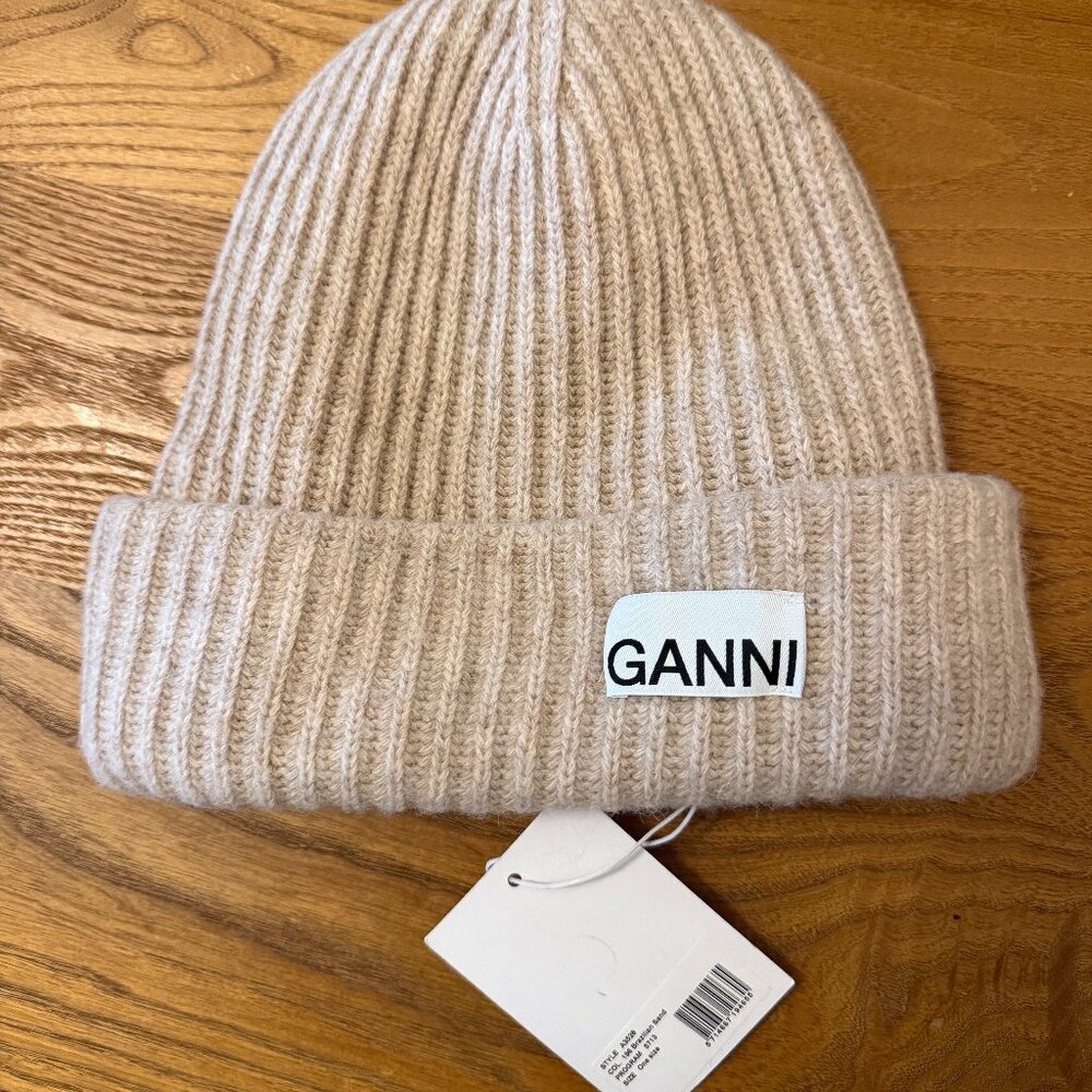 GANNI logo-patch ribbed beanie, Off White, OS